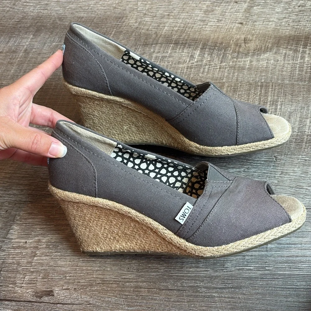 TOMS Calypso Wedge Canvas Sandals Women’s 10 Grey Peep Toe Espadrille Heels